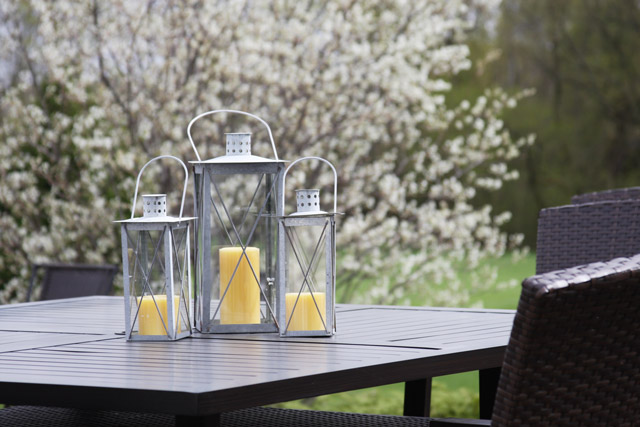 metal-outdoor-lanterns